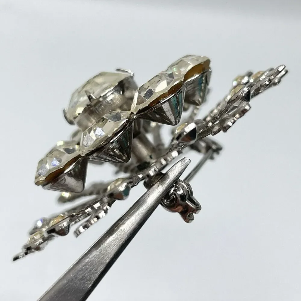 Vintage Coro White Glass Snow Flake Floral Brooch Pin Statement Stunning Bold